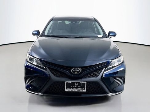 Used 2020 Toyota Camry SE image 2