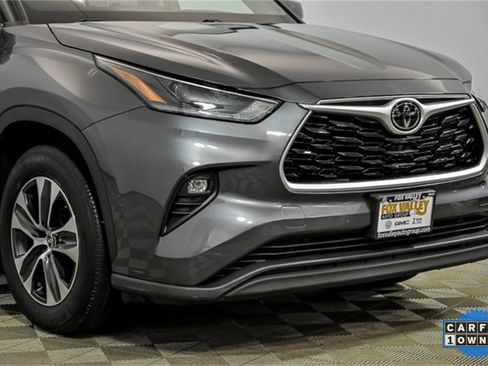 Used 2021 Toyota Highlander XLE image 2