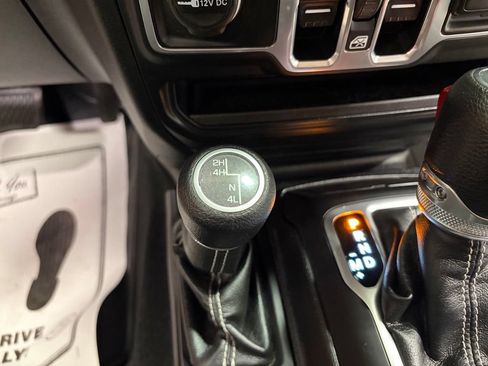 Used 2018 Jeep Wrangler Unlimited Sahara w/ Cold Weather Group AWD/4WD image 20