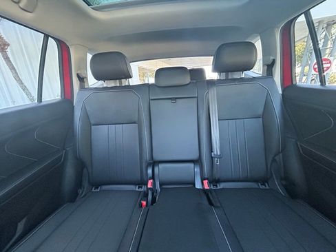 Used 2022 Volkswagen Tiguan SE image 13