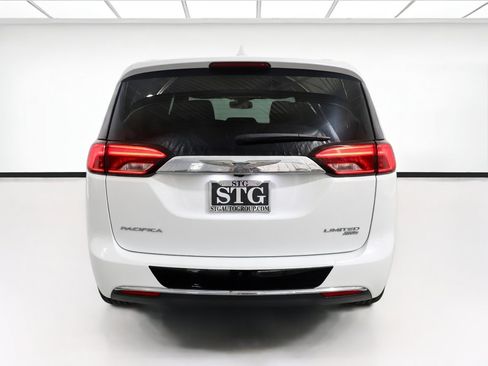 Used 2021 Chrysler Pacifica Limited AWD/4WD image 5
