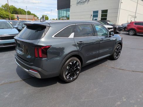 Certified 2025 Kia Sorento EX w/ Panoramic Sunroof Package FWD image 7