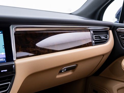 Certified 2025 Porsche Macan image 28