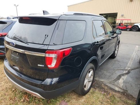Used 2017 Ford Explorer XLT w/ Equipment Group 202A image 5
