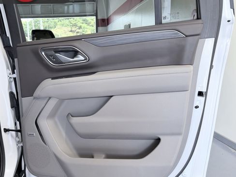 Used 2024 GMC Yukon XL SLT w/ SLT Luxury Package RWD image 15