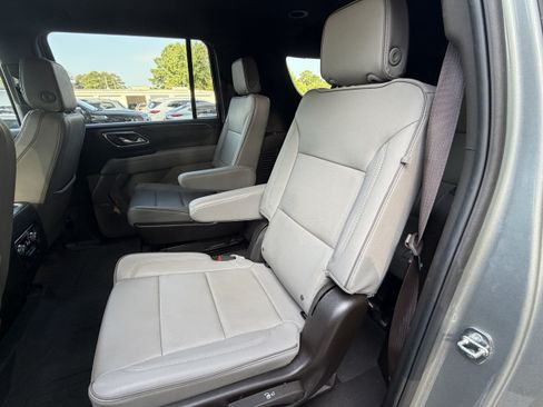 Used 2024 GMC Yukon XL SLT RWD image 8