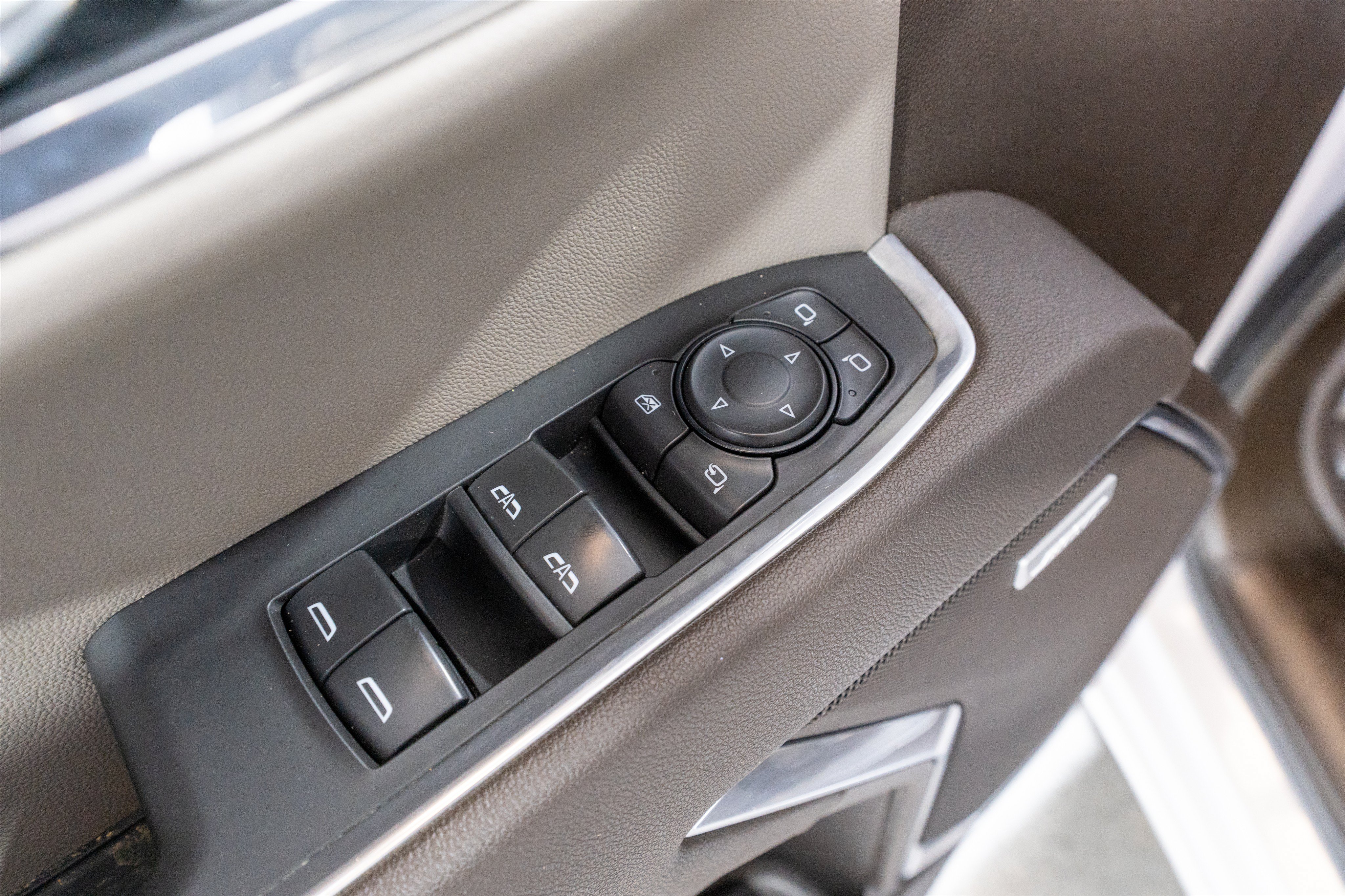 Used 2025 Chevrolet Silverado 1500 LTZ AWD/4WD image 16