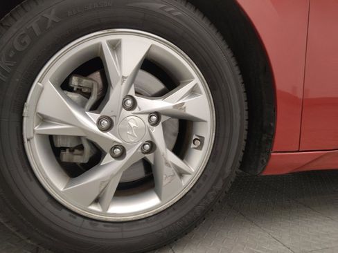 Used 2022 Hyundai Elantra SE w/ Cargo Package image 31