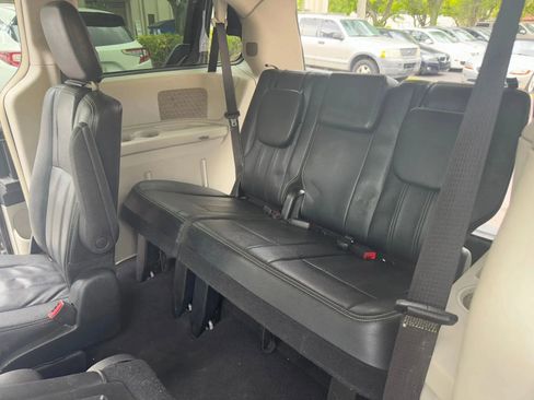 Used 2014 Chrysler Town & Country Touring FWD image 21