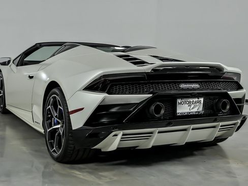 Used 2020 Lamborghini Huracan EVO image 10