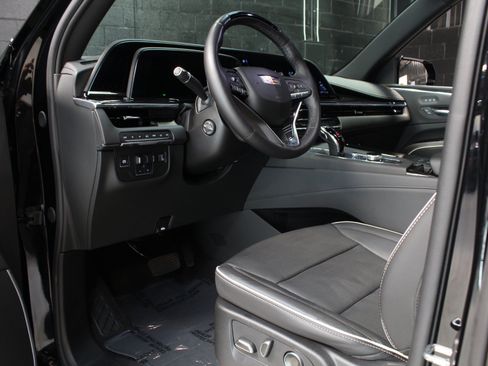 Used 2024 Cadillac Escalade Sport w/ LPO, ONYX Package AWD/4WD image 31