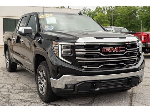 Used 2025 GMC Sierra 1500 SLT AWD/4WD image 34