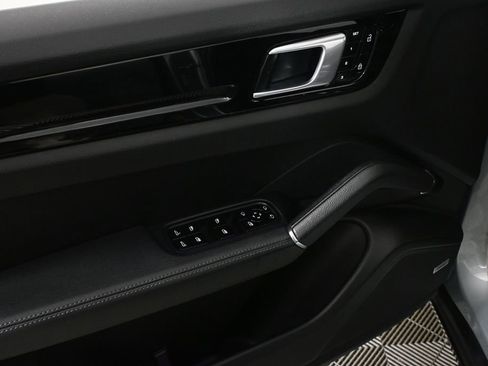 Used 2021 Porsche Cayenne AWD/4WD image 8