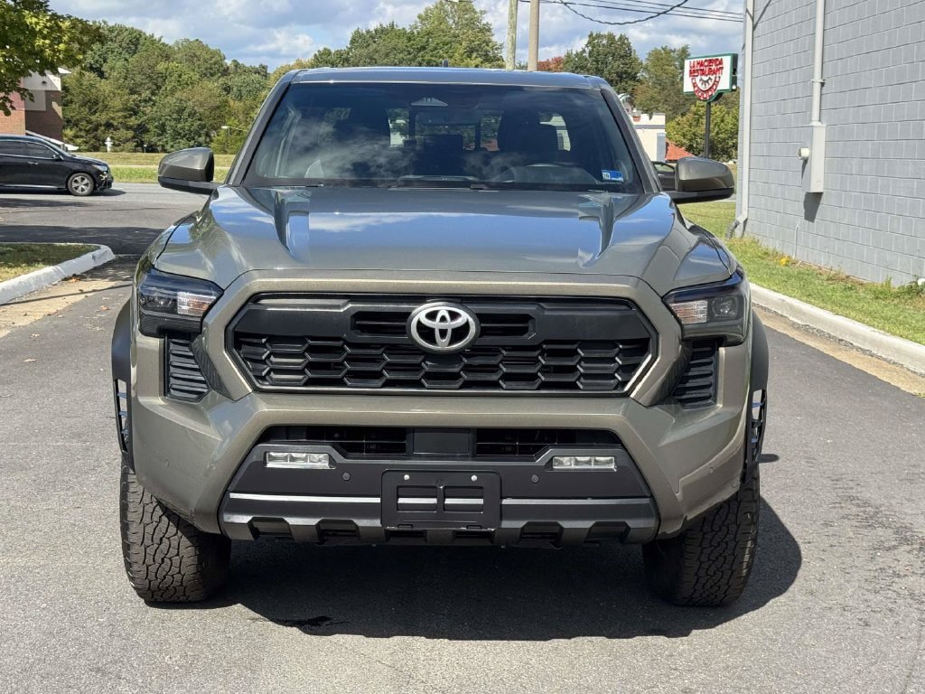 Used 2024 Toyota Tacoma TRD Off-Road w/ TRD Off Road Upgrade Package AWD/4WD image 27