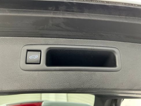 Used 2020 Toyota Highlander XLE image 35