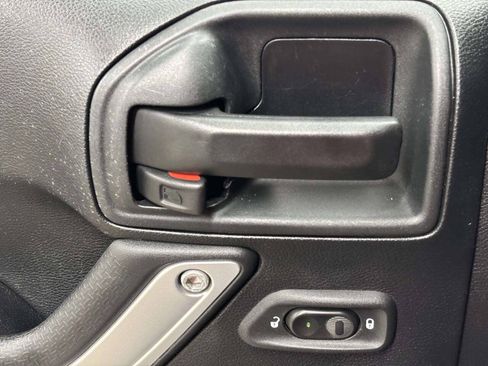 Used 2016 Jeep Wrangler Unlimited Sahara AWD/4WD image 26