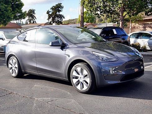 Used 2023 Tesla Model Y 2WD image 6