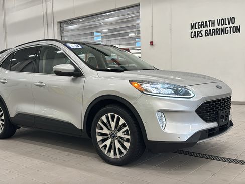 Used 2020 Ford Escape Titanium AWD/4WD image 3