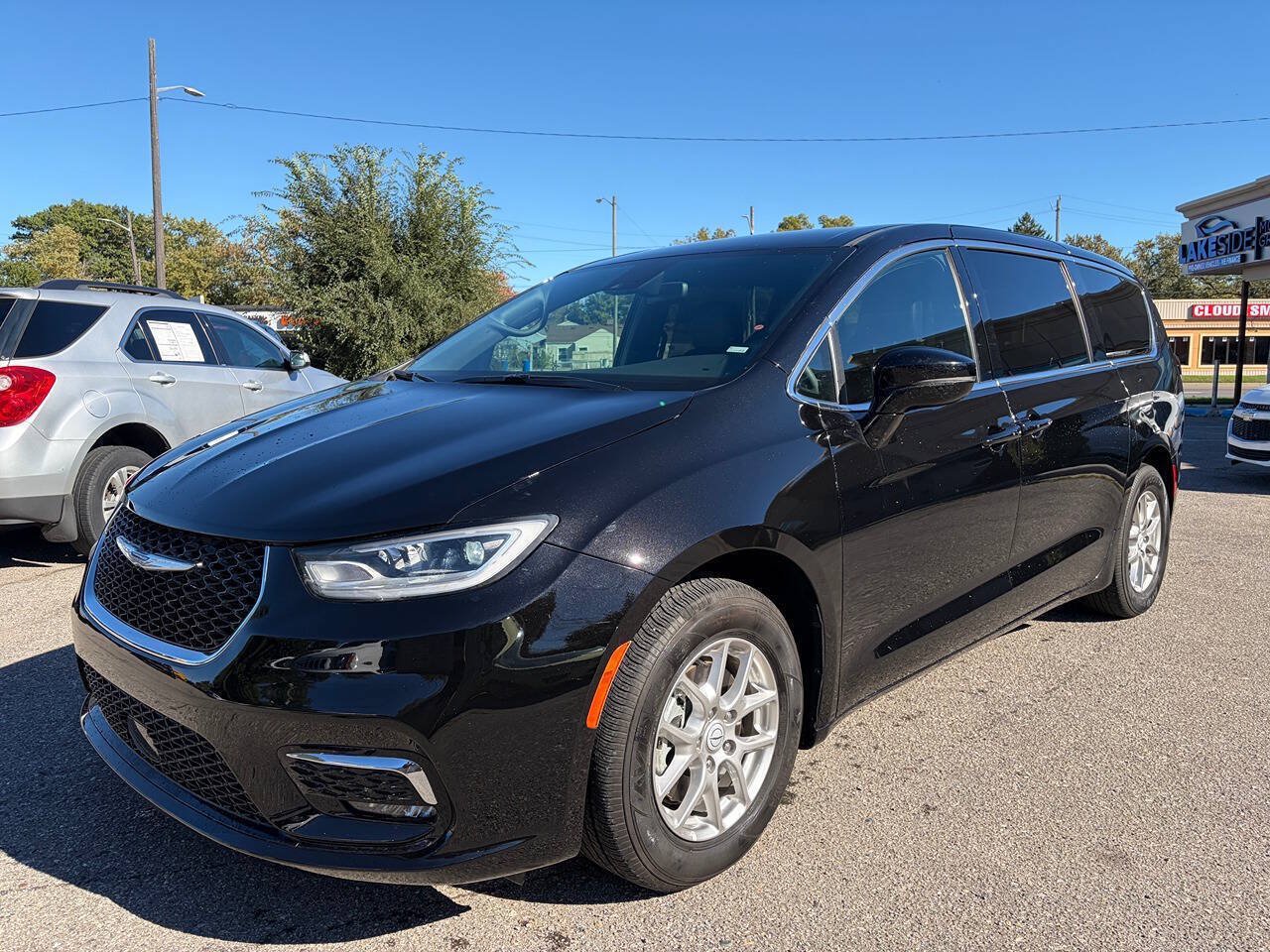 Used 2026 Chrysler Pacifica Select FWD image 1