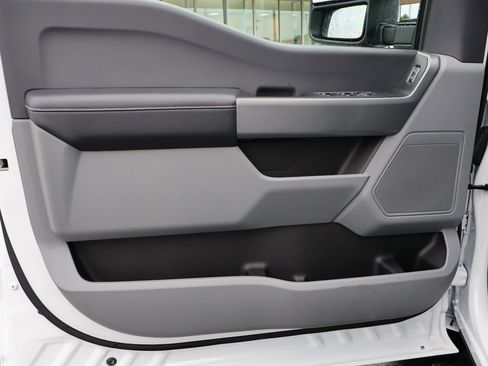 Used 2024 Ford F250 XLT w/ Snow Plow/Camper Package image 36