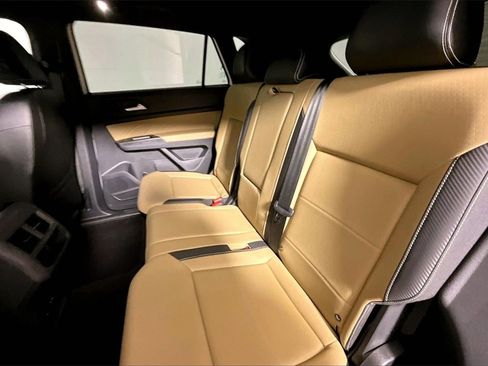 Used 2021 Volkswagen Atlas Cross Sport SEL R-Line image 21