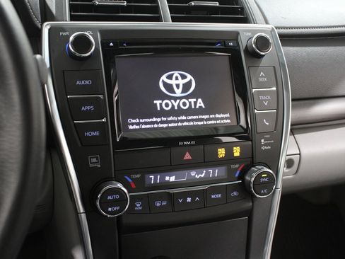 Used 2017 Toyota Camry XLE image 9