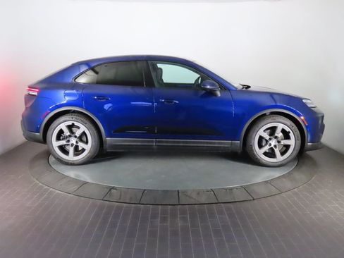 Certified 2025 Porsche Macan Electric RWD image 8