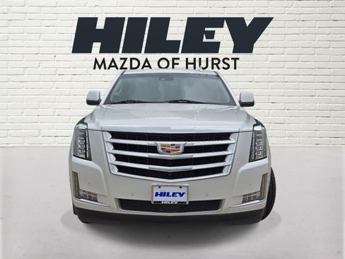 Used 2020 Cadillac Escalade Premium Luxury RWD image 2