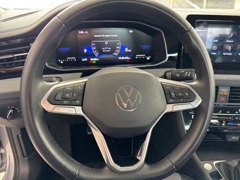 Used 2025 Volkswagen Jetta SE FWD image 28