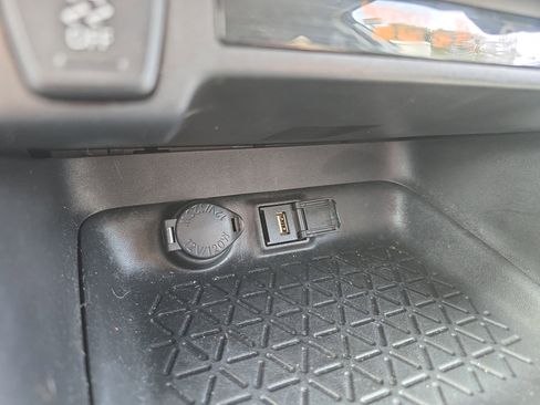 Used 2021 Toyota RAV4 XLE image 31