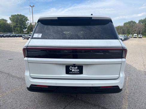 New 2025 Lincoln Navigator Reserve w/ Jet Appearance Package image 3