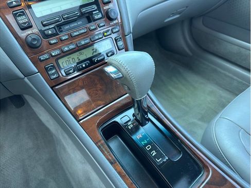 Used 2002 Toyota Avalon XLS image 19