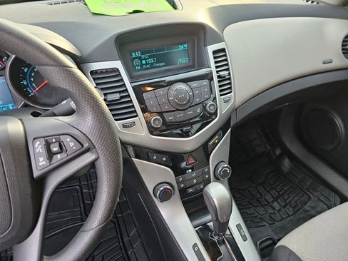 Used 2014 Chevrolet Cruze LS image 21
