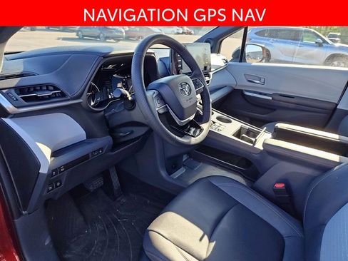 Used 2023 Toyota Sienna XSE w/ XSE Plus Package image 7