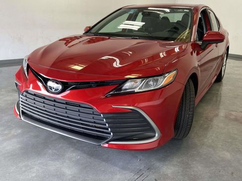 Used 2023 Toyota Camry LE image 7