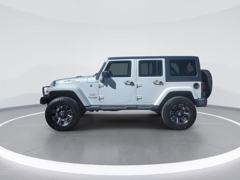 Used 2018 Jeep Wrangler Unlimited Sahara w/ Connectivity Group AWD/4WD image 5