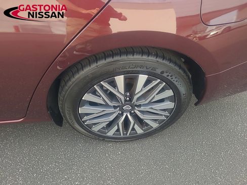 Used 2024 Nissan Altima 2.5 SV image 5