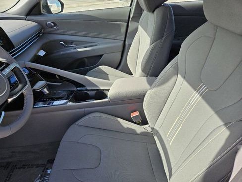 New 2025 Hyundai Elantra SEL image 16