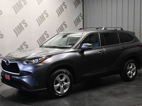Used 2020 Toyota Highlander L FWD image 1