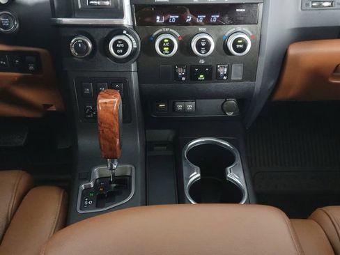 Used 2020 Toyota Sequoia Platinum image 27