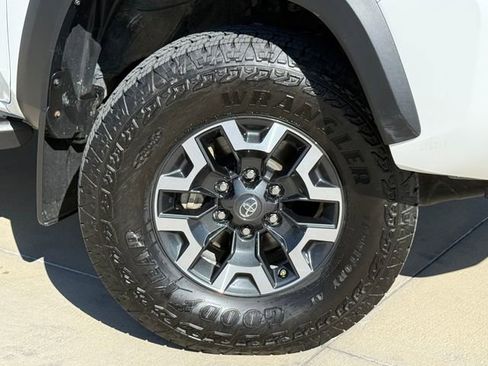 Used 2023 Toyota Tacoma TRD Off-Road w/ Technology Package AWD/4WD image 2