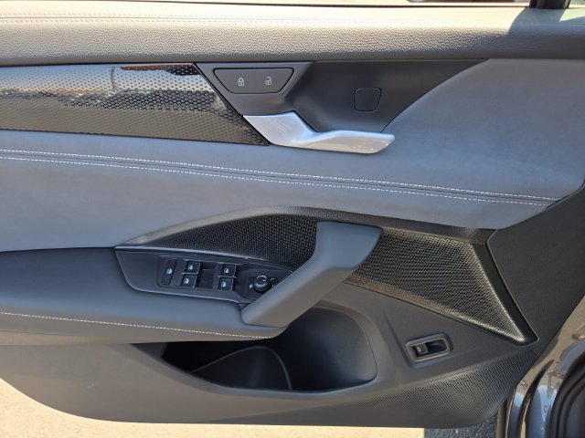 New 2026 Volkswagen Tiguan SE R-Line FWD image 10