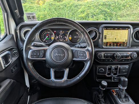 Used 2023 Jeep Wrangler Unlimited Sahara w/ Cold Weather Group AWD/4WD image 33