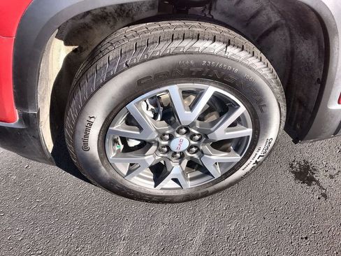 Used 2023 GMC Acadia SLE w/ Driver Convenience Package image 10