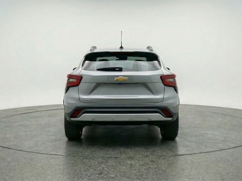 Used 2025 Chevrolet Trax LT w/ LT Convenience Package image 7