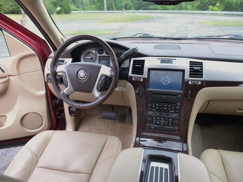 Used 2010 Cadillac Escalade Luxury AWD/4WD image 78