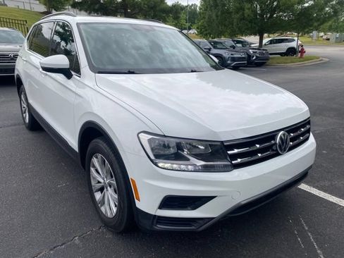 Used 2018 Volkswagen Tiguan SE w/ Panoramic Sunroof Package FWD image 8