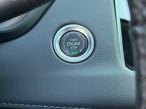 Used 2021 Cadillac XT4 Luxury w/ Cold Weather Package AWD/4WD image 29