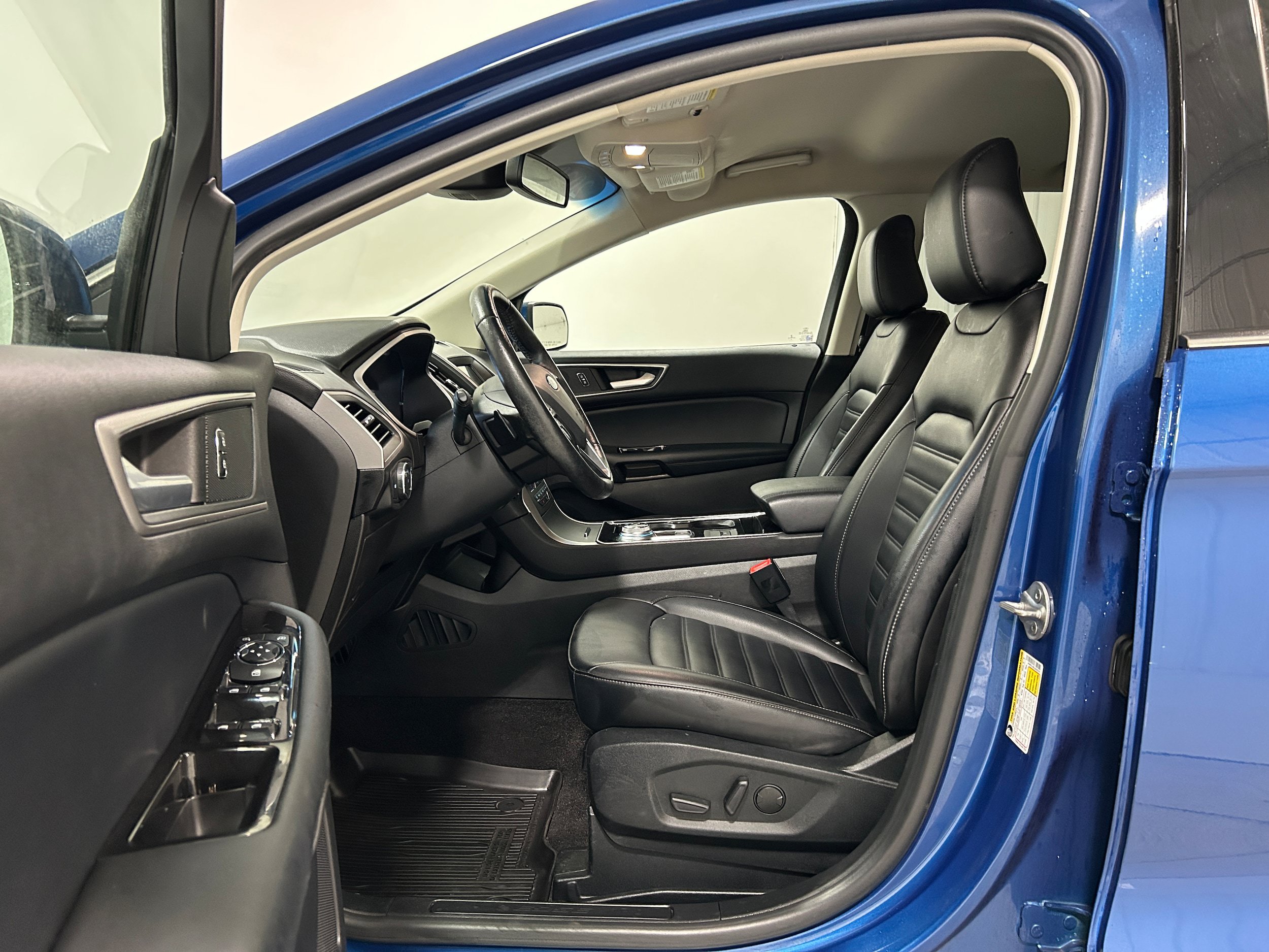 Used 2020 Ford Edge SEL w/ Convenience Package AWD/4WD image 4
