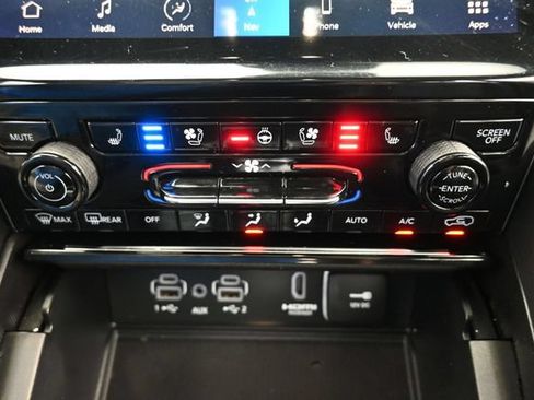 Used 2023 Jeep Grand Cherokee 4WD 4xe w/ Luxury Tech Group II image 15